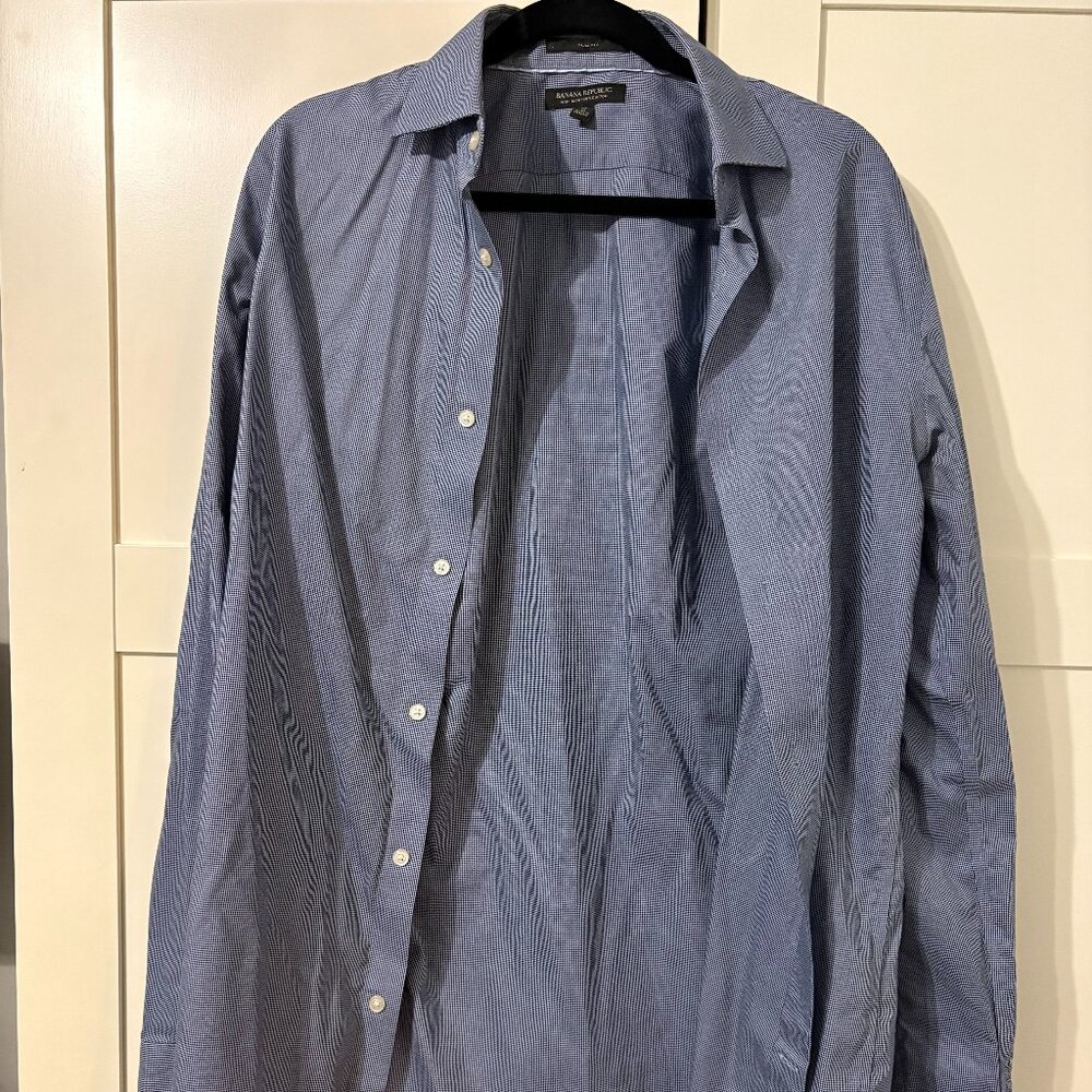 Men's Banana Republic size M slim fit blue dress shirt